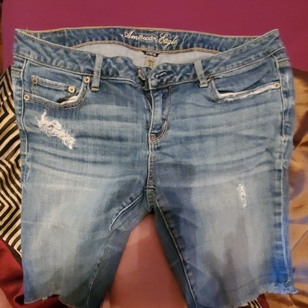 American Eagle distressed bermuda shorts